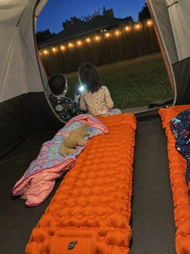 Customer photo: two kids in a tent on orange Uskoo AirFlex pads