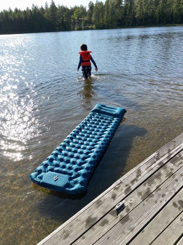 Customer photo: navy Uskoo AirFlex pad floating on a lake by a dock